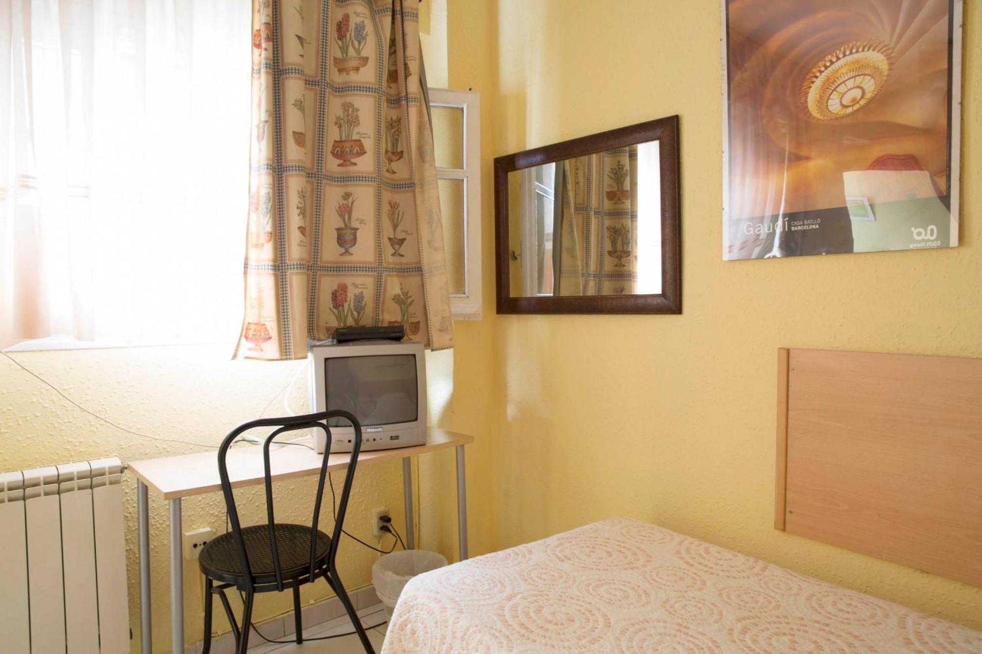 Hostel Residencia Alclausell Tarragona Zimmer foto